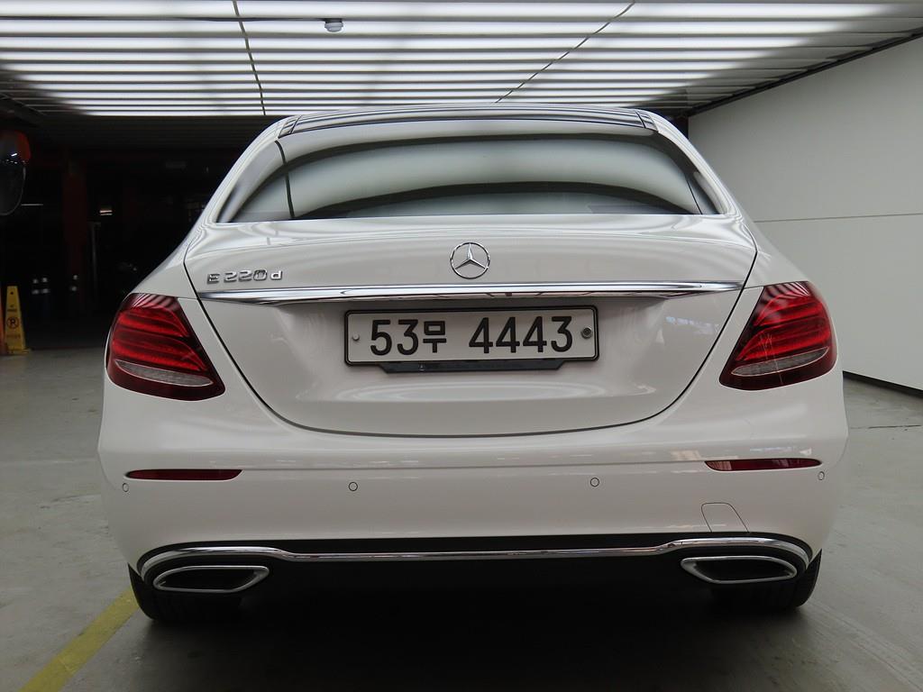 Mercedes Benz E class - Vista 4
