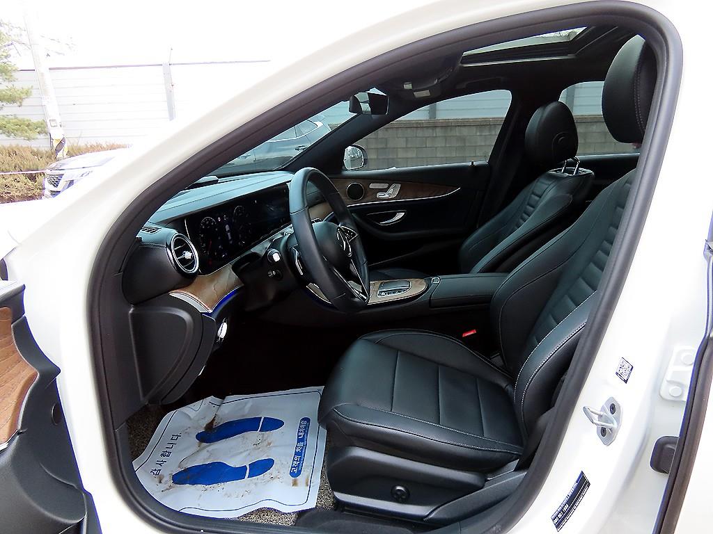 Mercedes Benz E class - Vista 5