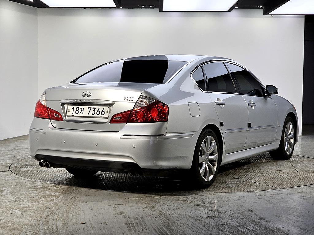 Infiniti M - Vista 4