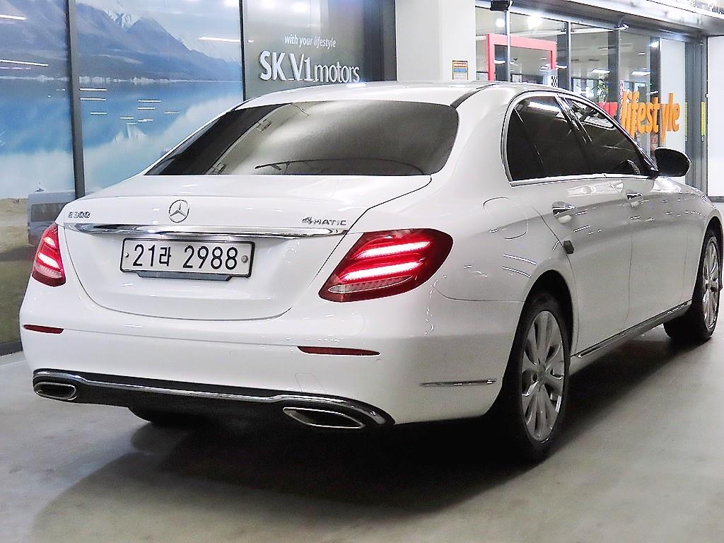 Mercedes Benz E class - Vista 4