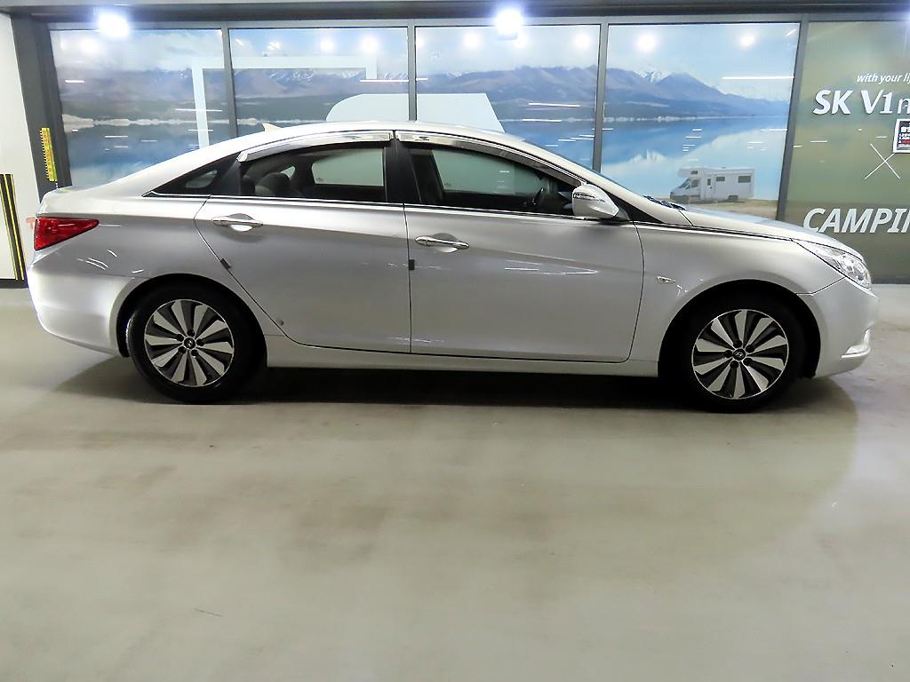 HYUNDAI Sonata - Vista 3