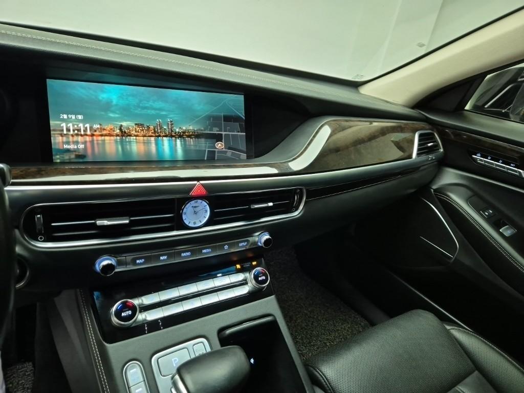 Genesis G90 - Vista 10