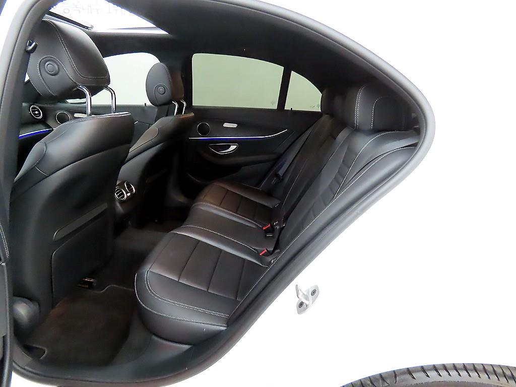 Mercedes Benz E class - Vista 6