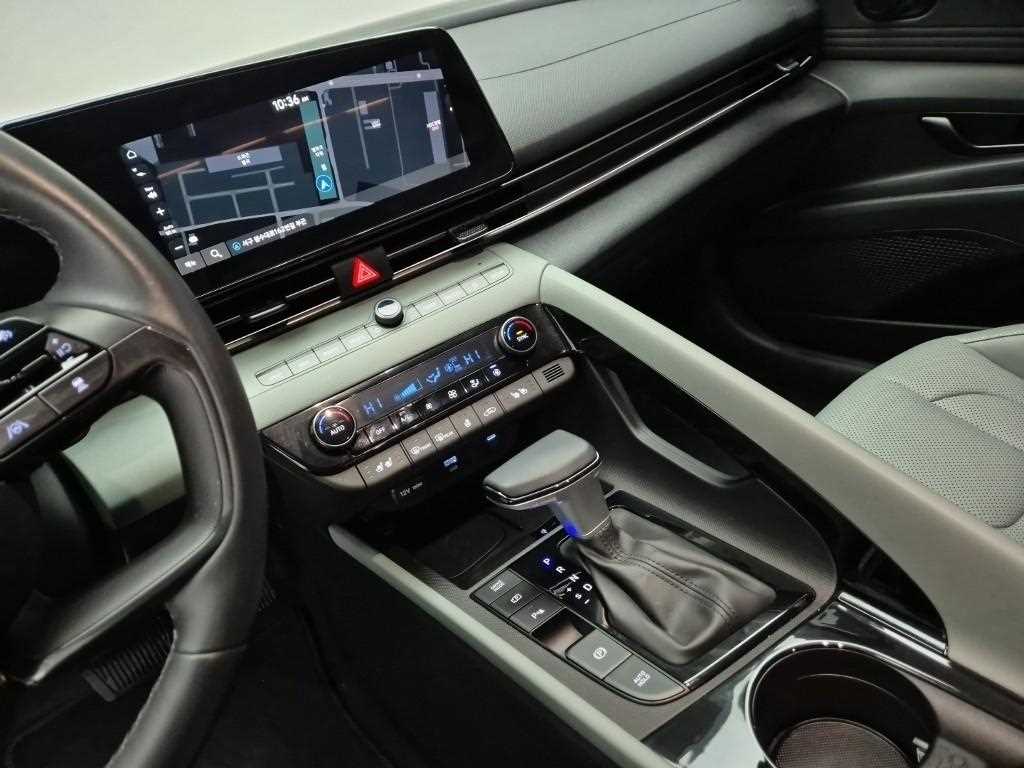 HYUNDAI Avante - Vista 10