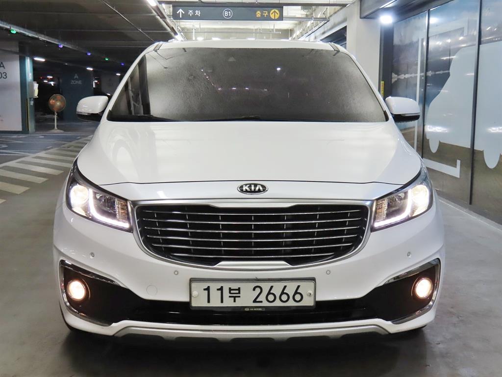 KIA Carnival - Vista 3