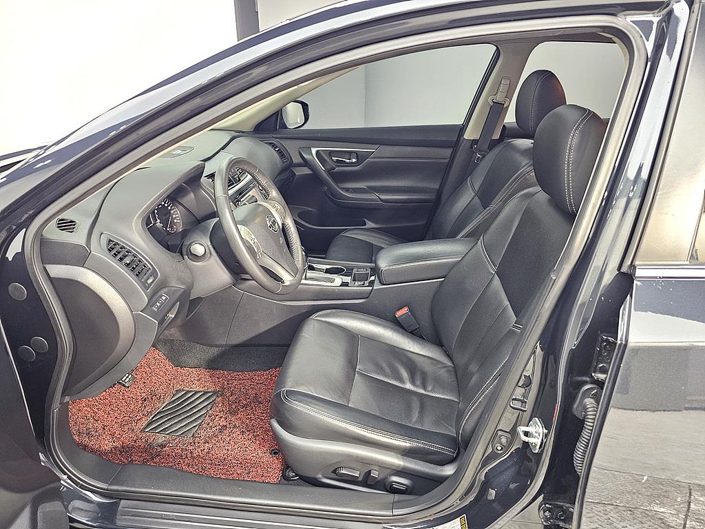 Nissan Altima - Vista 8