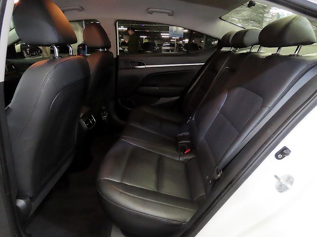 HYUNDAI Avante - Vista 7