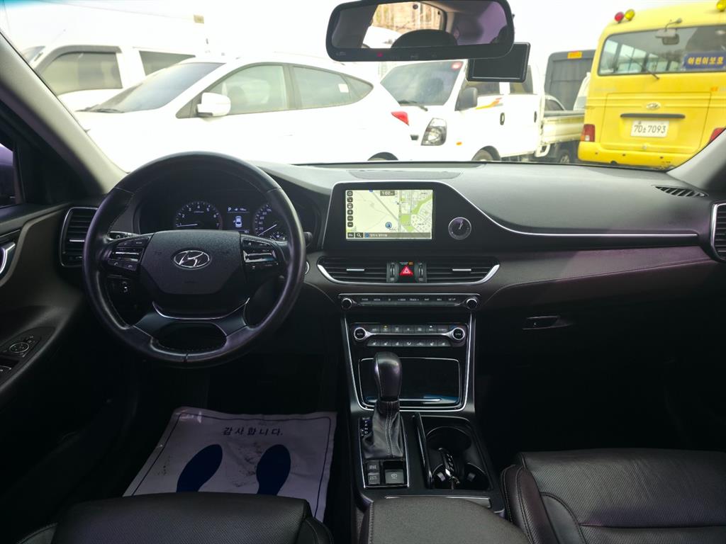 HYUNDAI Grandeur - Vista 12