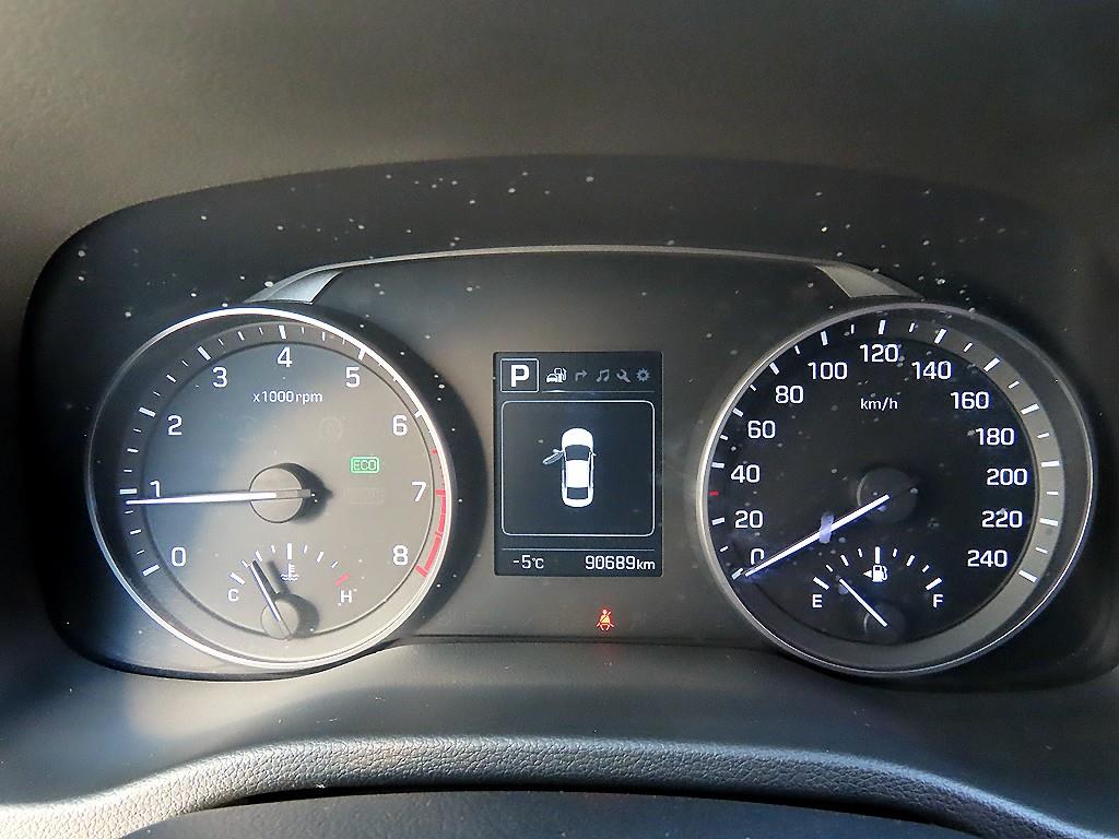 HYUNDAI Avante - Vista 9