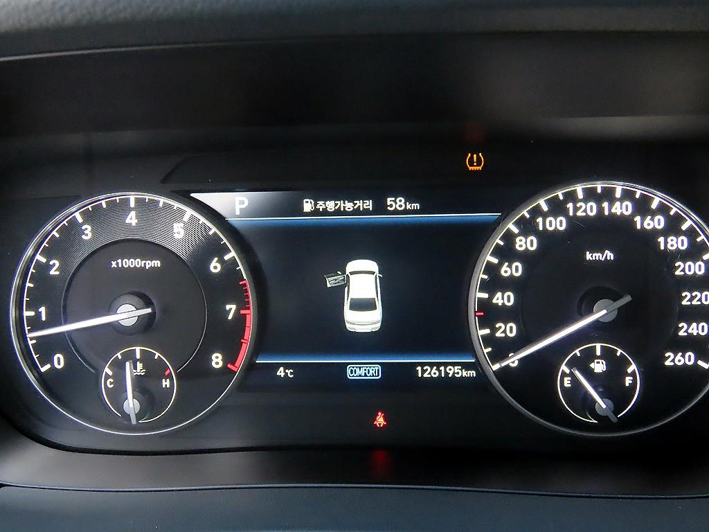 Genesis G90 - Vista 9