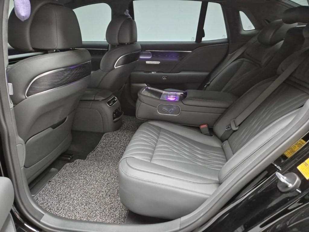 Genesis G90 - Vista 12