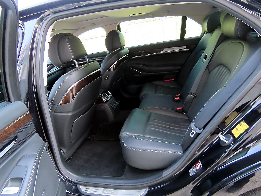 Genesis G90 - Vista 6