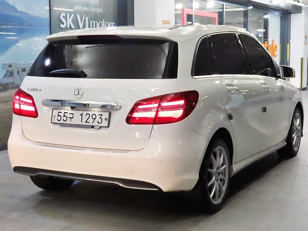 Mercedes Benz B Class (MY B) - Vista 4