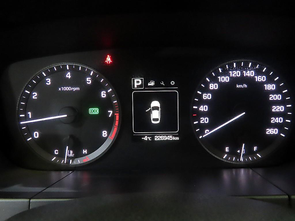 HYUNDAI Sonata - Vista 9