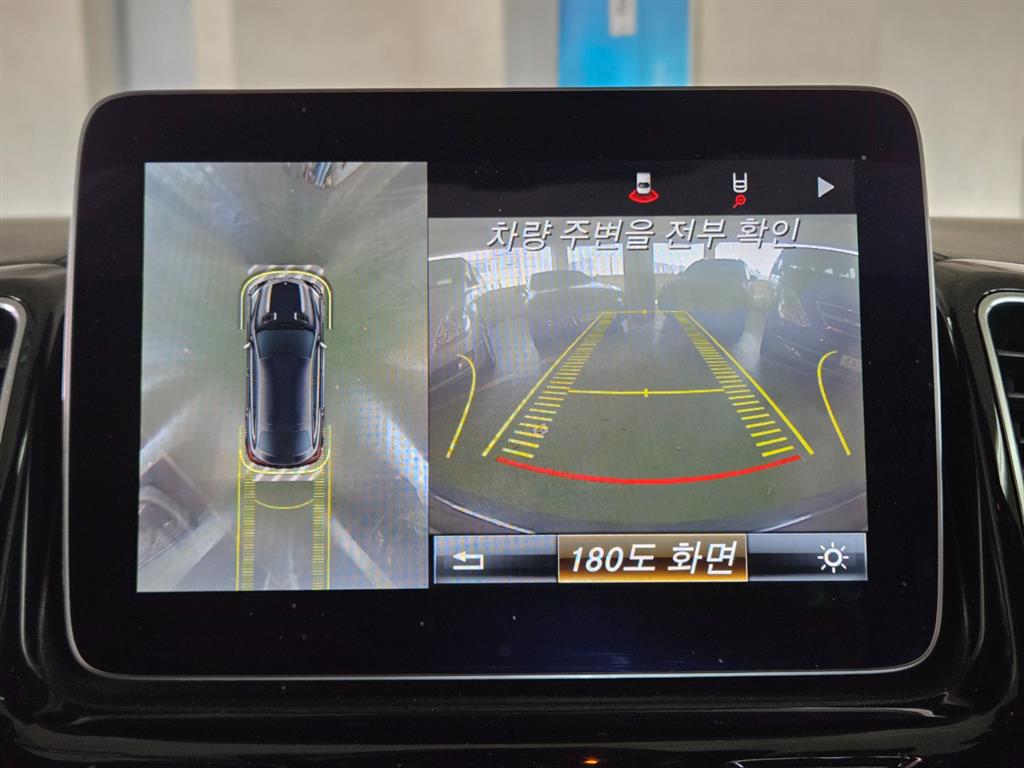 Mercedes Benz GLE Class - Vista 12