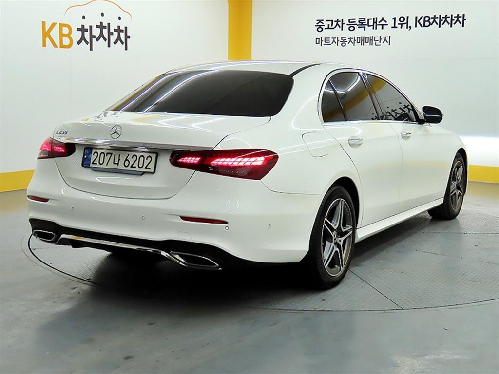 Mercedes Benz E class - Vista 4