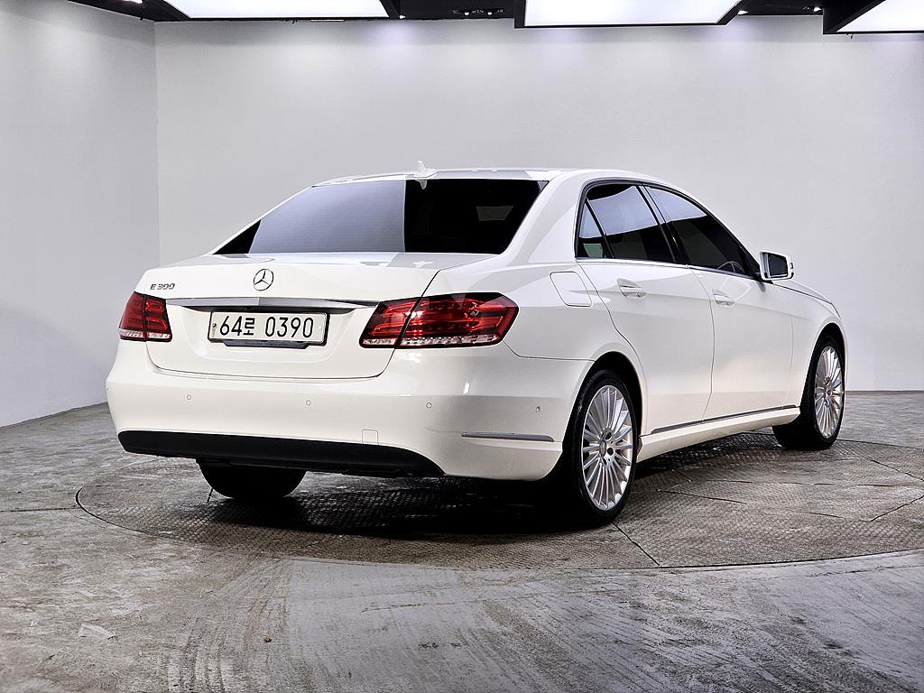 Mercedes Benz E class - Vista 4