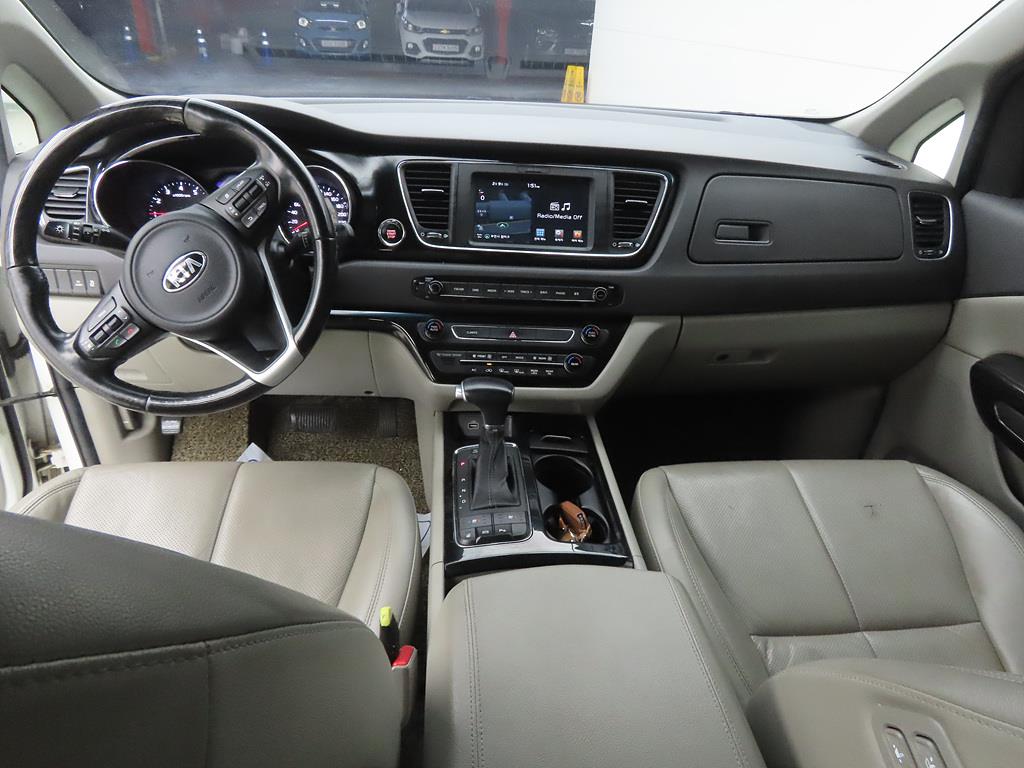KIA Carnival - Vista 7