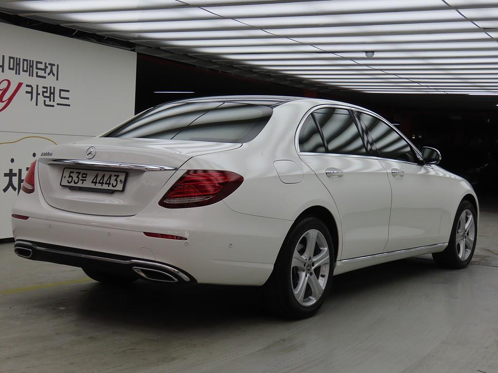 Mercedes Benz E class - Vista 3