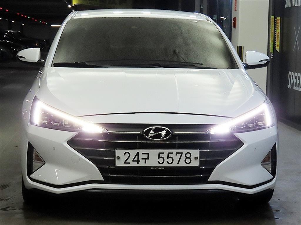 HYUNDAI Avante - Vista 2