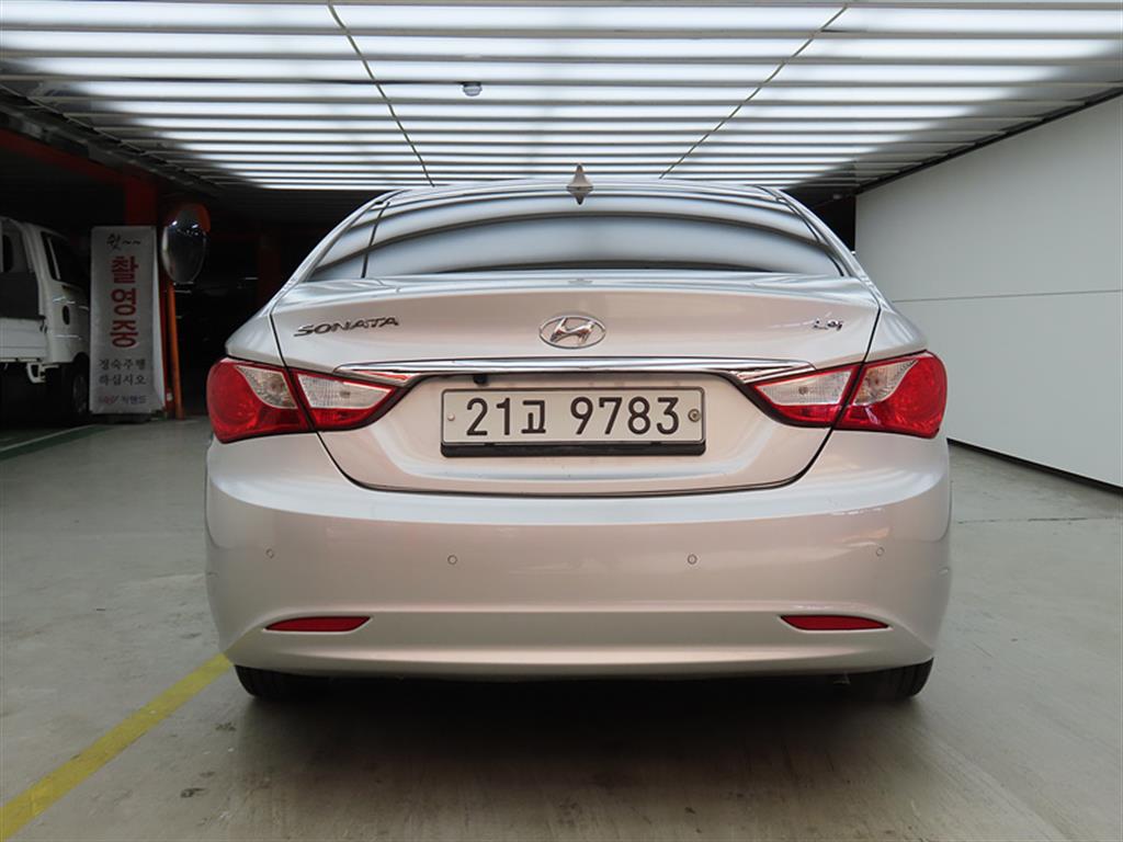HYUNDAI Sonata - Vista 3