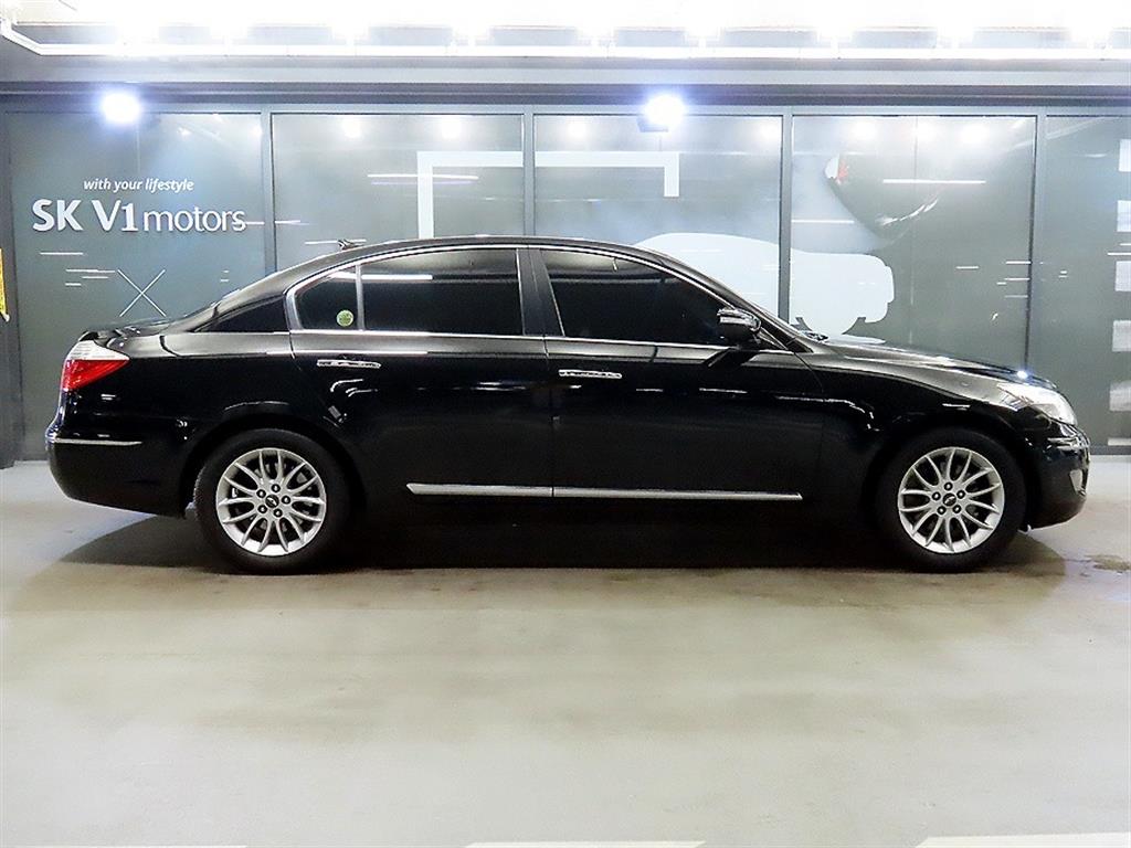 HYUNDAI Genesis - Vista 3