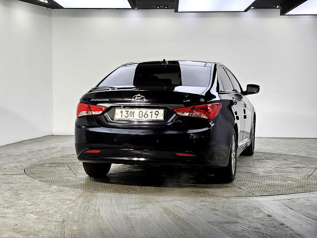 HYUNDAI Sonata - Vista 3