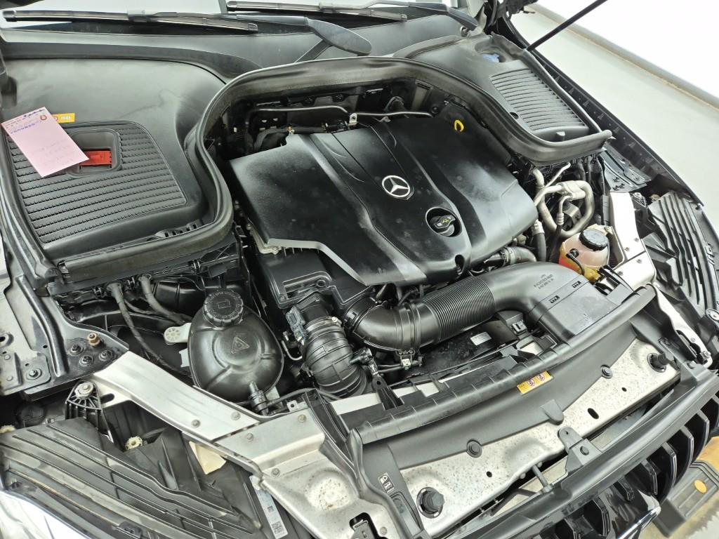 Mercedes Benz GLC Class - Vista 6