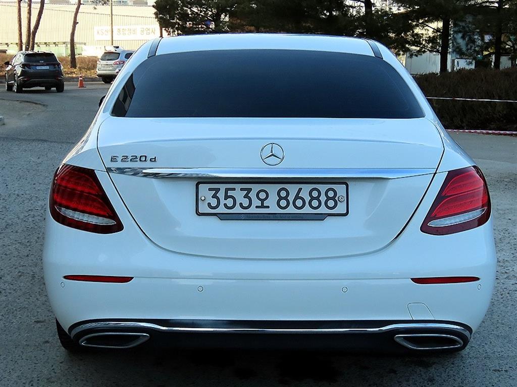 Mercedes Benz E class - Vista 4