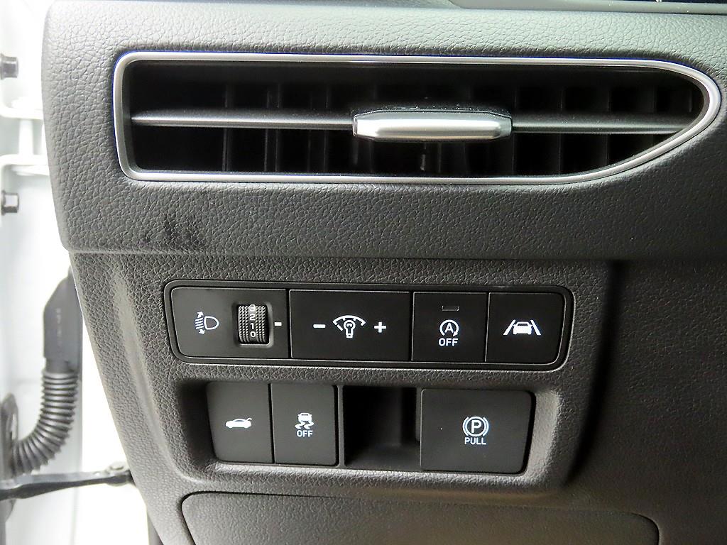 HYUNDAI Sonata - Vista 12