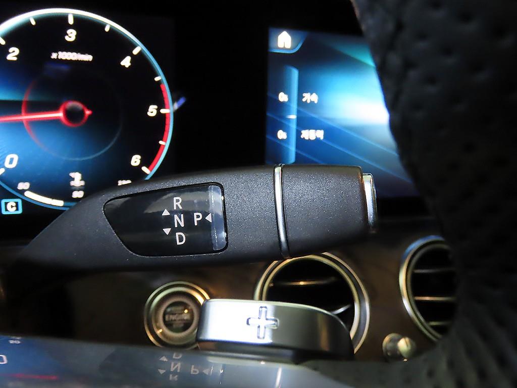 Mercedes Benz E class - Vista 12