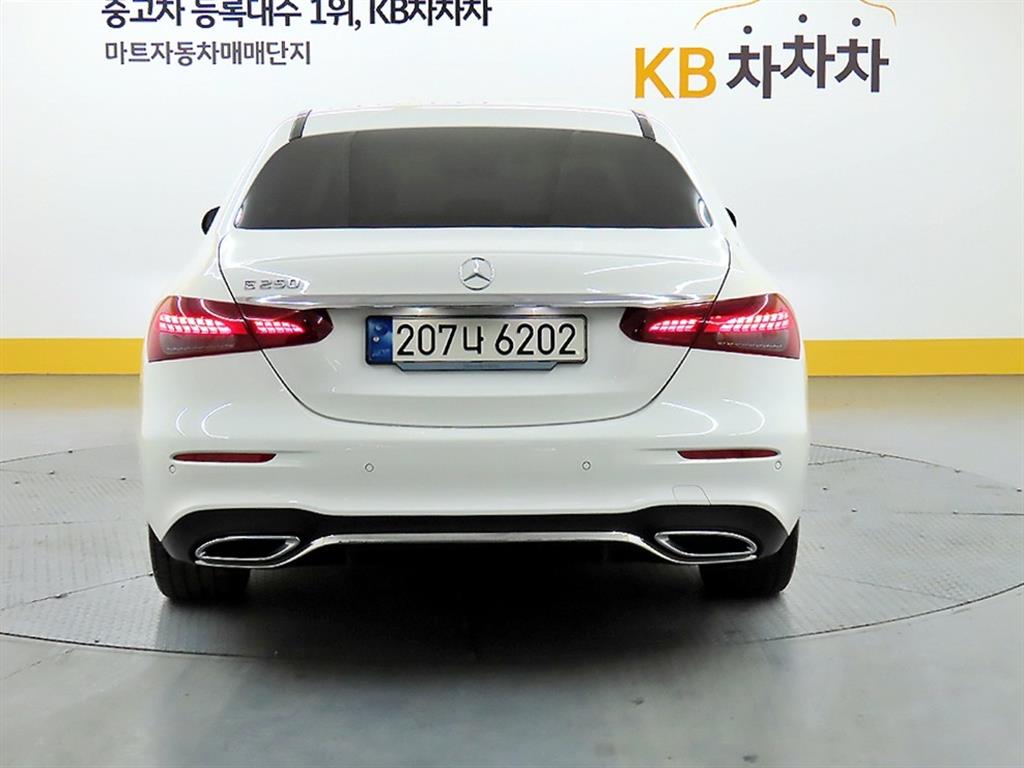 Mercedes Benz E class - Vista 3