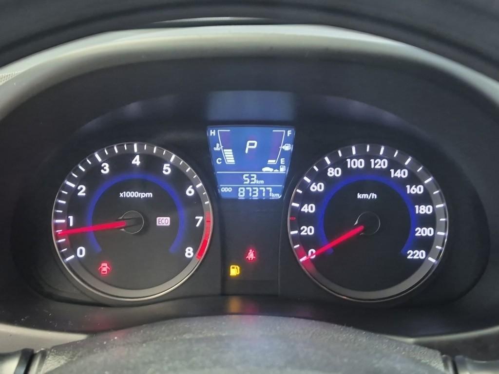 HYUNDAI Accent - Vista 6