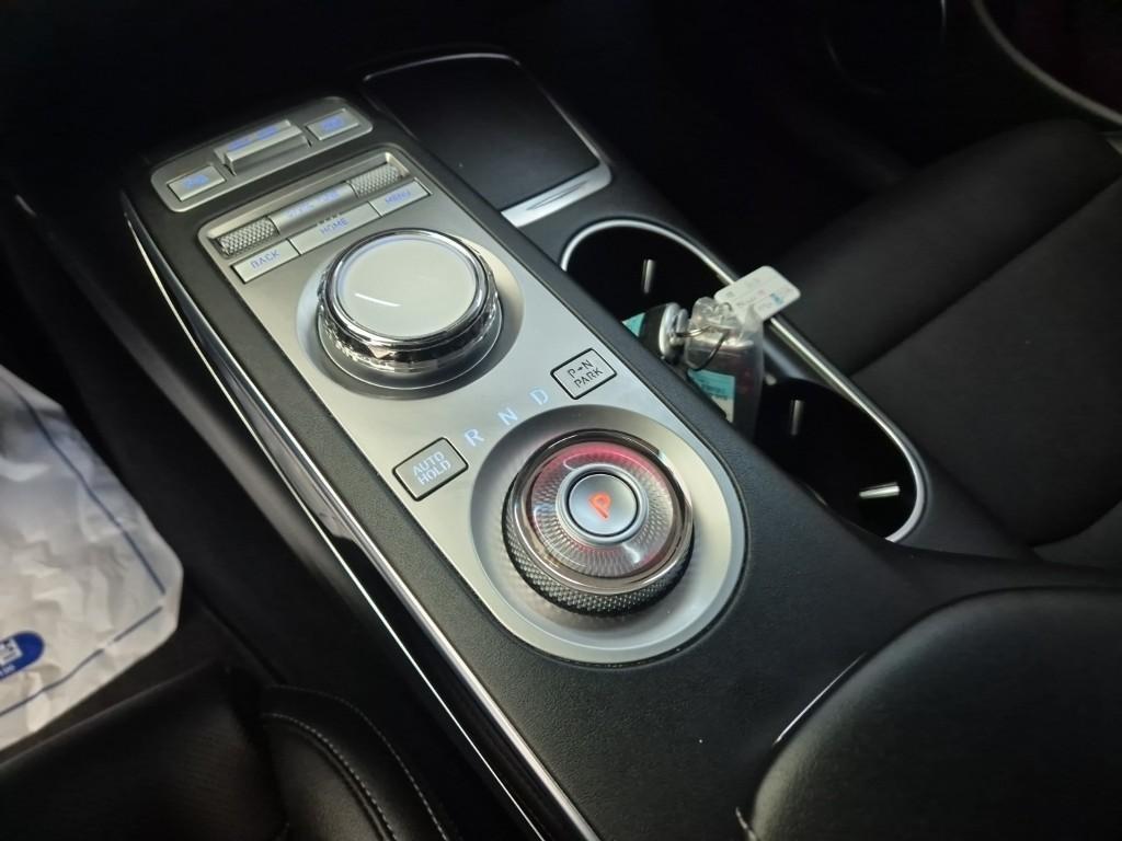 Genesis GV70 - Vista 8