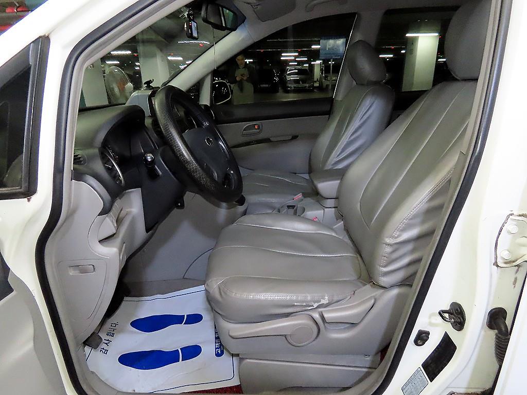 KIA Carens - Vista 6