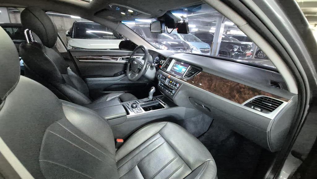 HYUNDAI Genesis - Vista 6