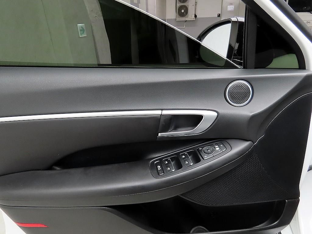 HYUNDAI Sonata - Vista 11