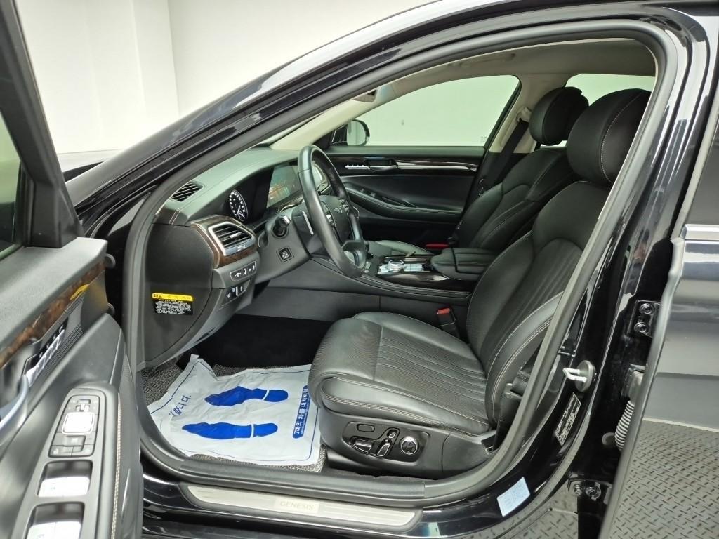 Genesis G90 - Vista 11