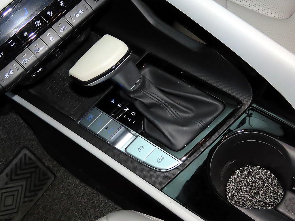 HYUNDAI Avante - Vista 12