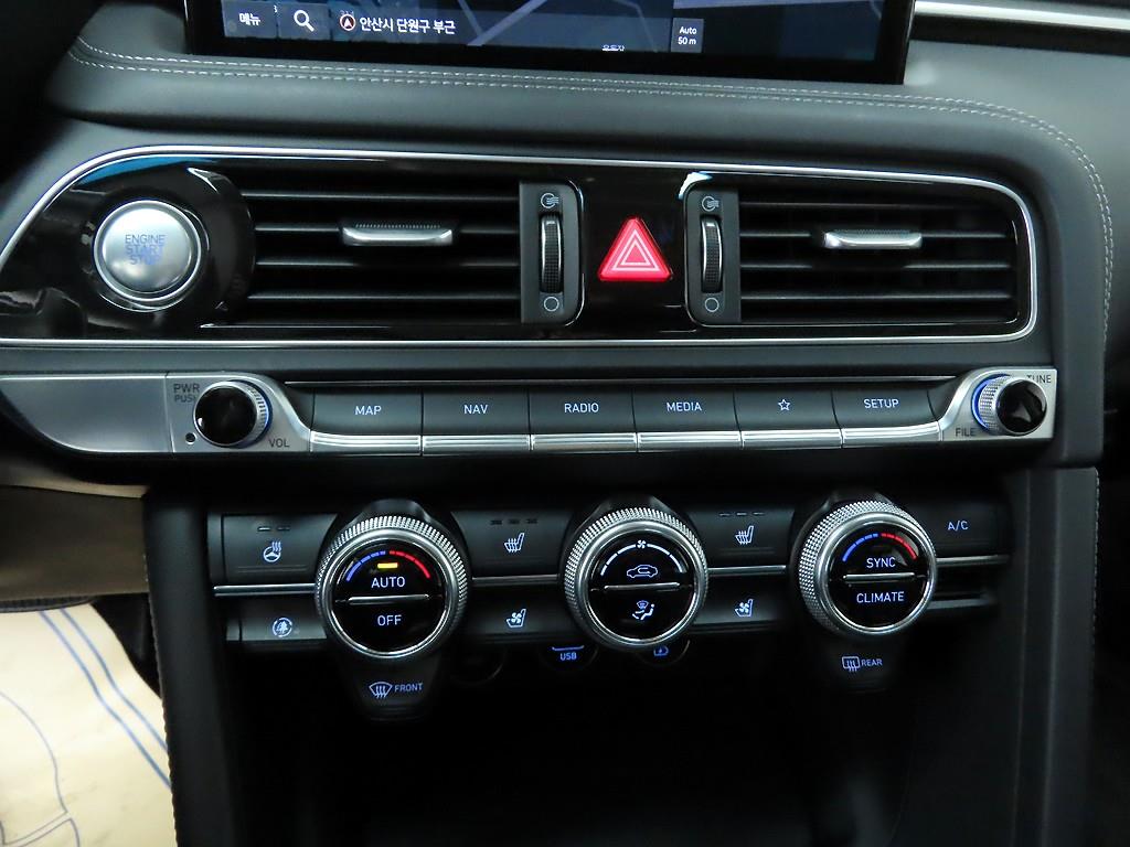 Genesis G70 - Vista 10