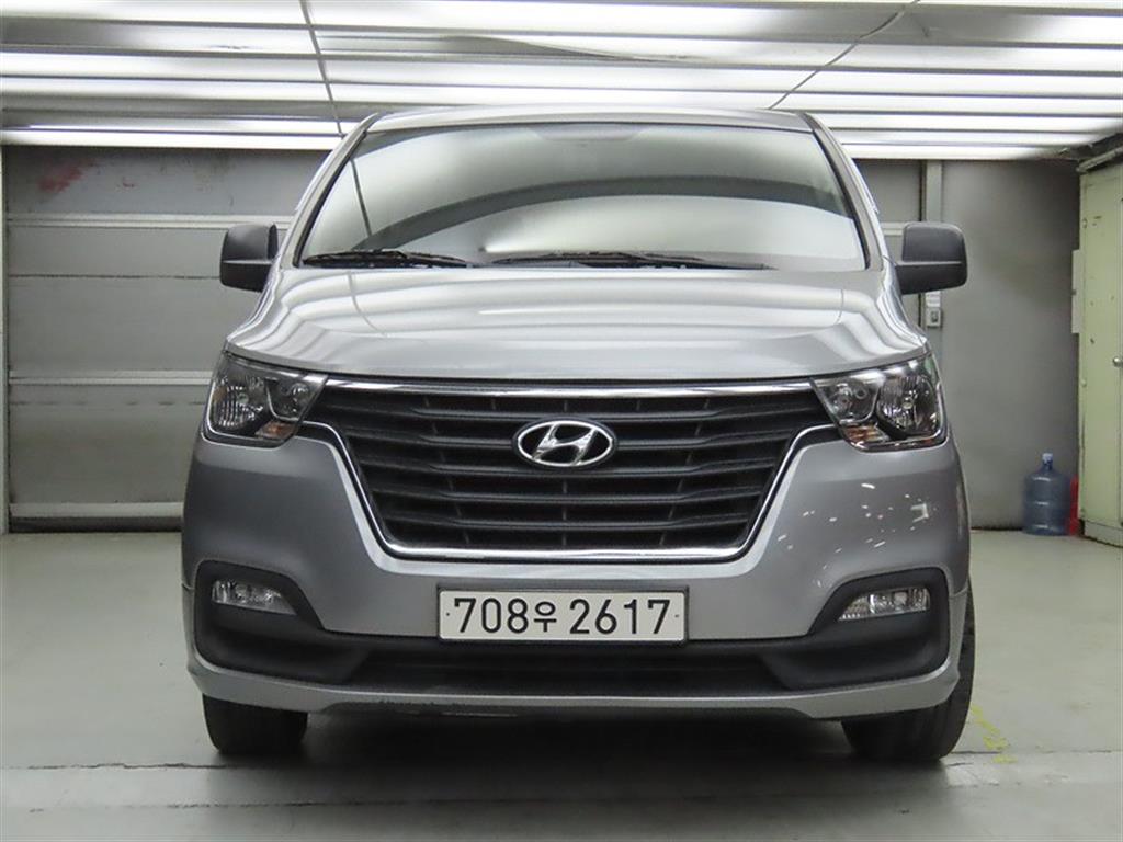 HYUNDAI Starex - Vista 2