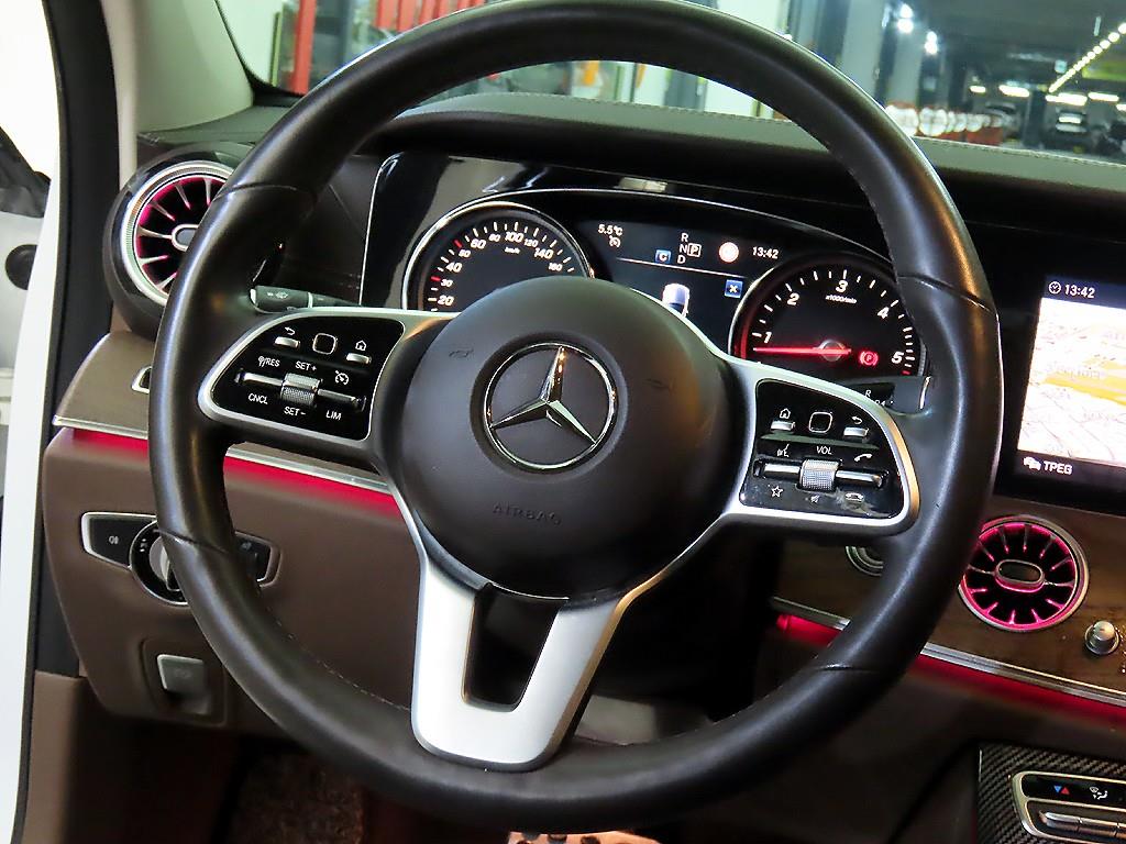 Mercedes Benz E class - Vista 8