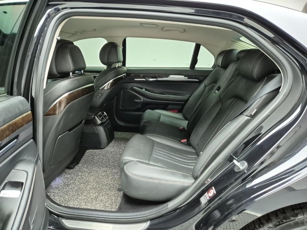 Genesis G90 - Vista 12