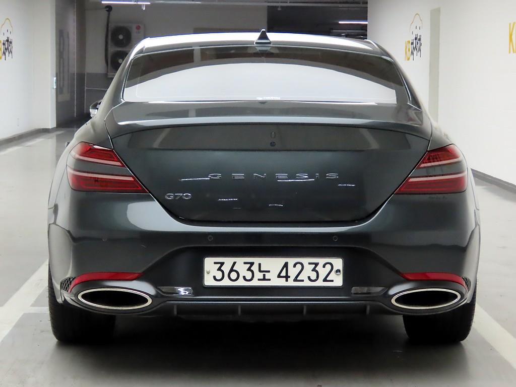 Genesis G70 - Vista 3