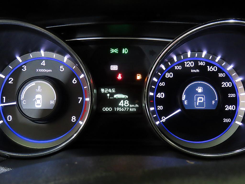 HYUNDAI Sonata - Vista 9