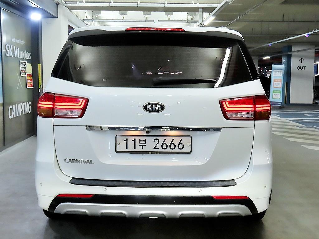 KIA Carnival - Vista 9