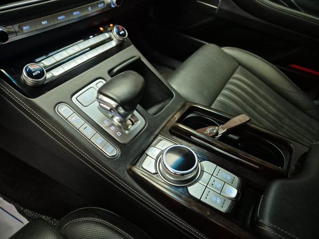 Genesis G90 - Vista 8