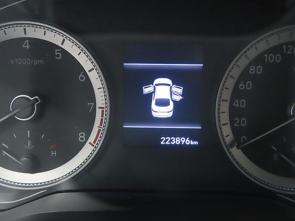 HYUNDAI Grandeur - Vista 11