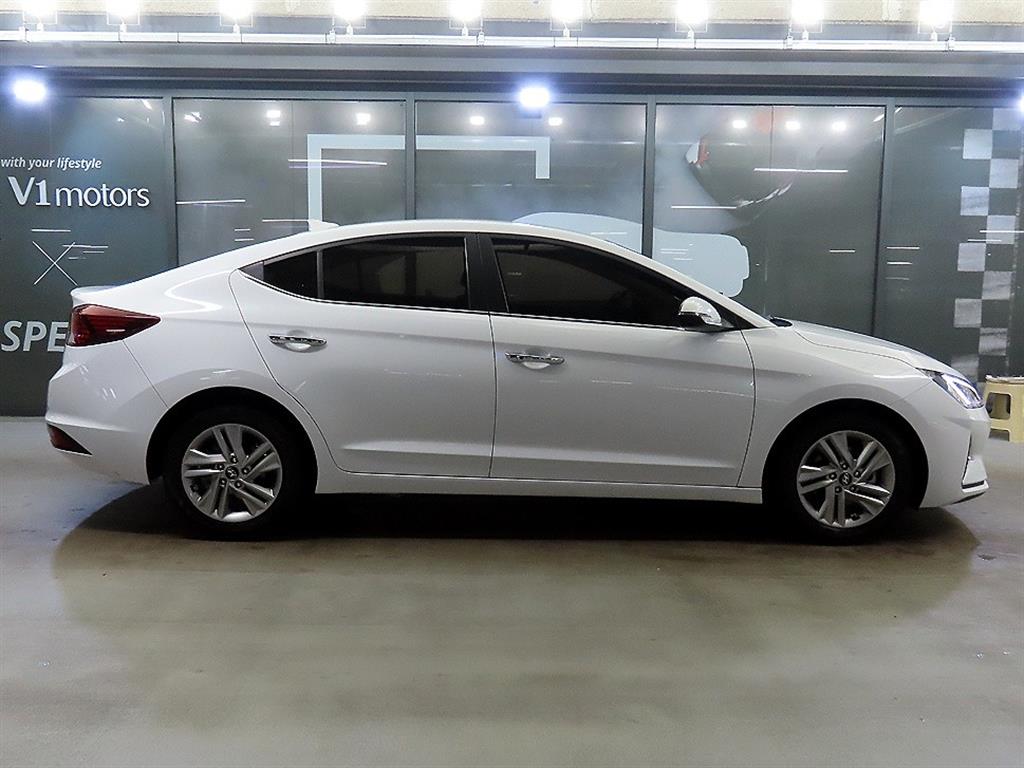 HYUNDAI Avante - Vista 3