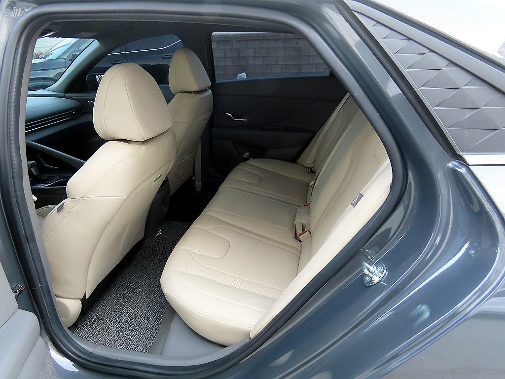 HYUNDAI Avante - Vista 6